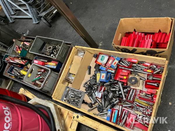 Stort parti verktyg till svarv och fräs