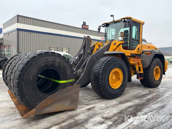 Hjullastare Volvo L110H med nya vinterdäck