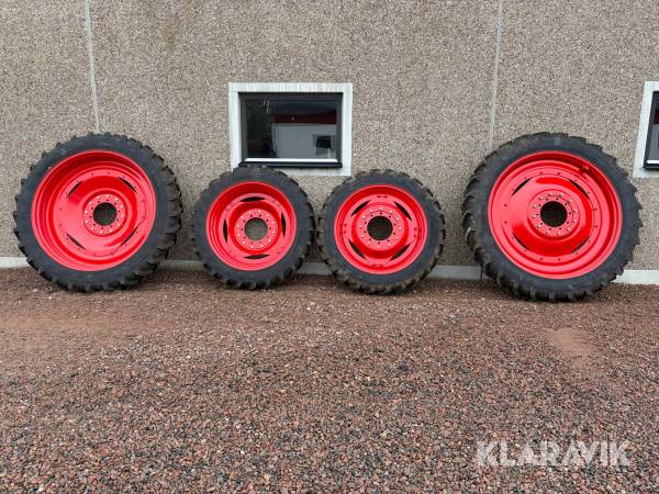 Radodlingsdäck med fälg 4 st Kleber 300/95R52 //  270/95R38