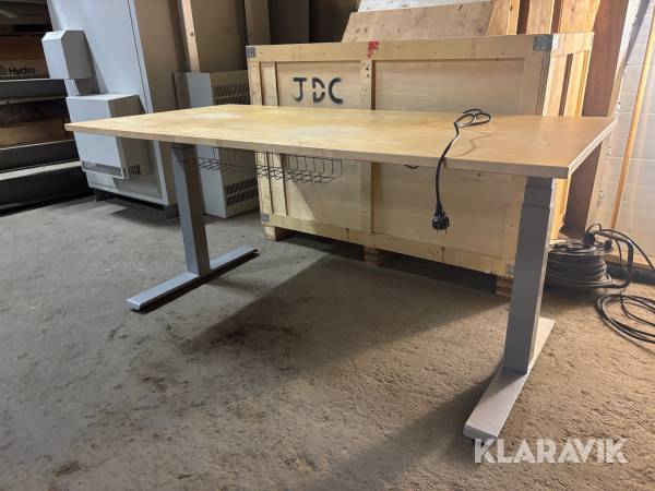 Höj och sänkbara skrivbord Kinnarps 3st elstyrda
