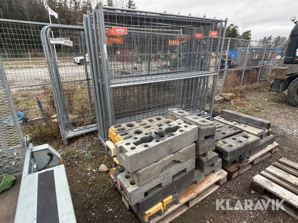 Byggstaket med fötter