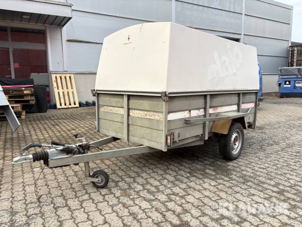 Personbilssläp med kåpa Sävsjösläpet SSHL 1000