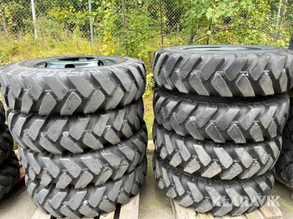 Däck till Hyundai hjulgrävare HW140,150,160,170 8st