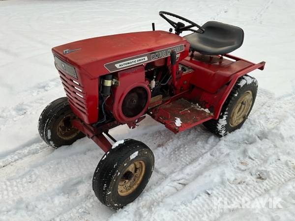 Redskapsbärare Wheel Horse Charger 12 med flera redskap