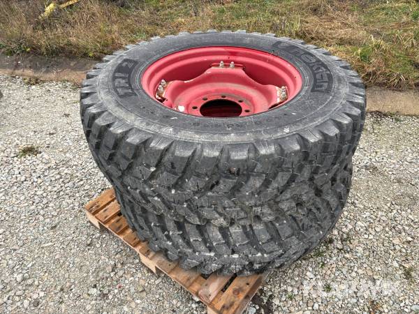 Vinterhjul med med dubbdäck Nokian TRI 2 400/80R28 2st