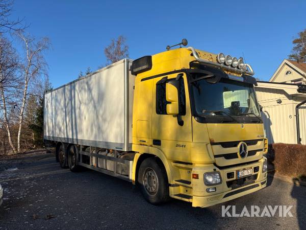 Lastbil Mercedes-Benz Actros 2541 med bakgavellyft