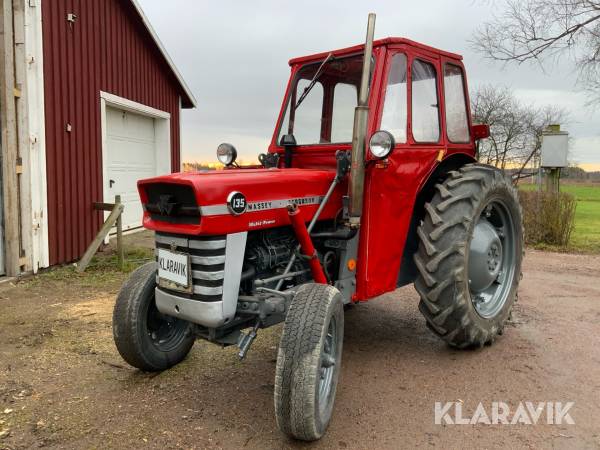 Veterantraktor Massey Ferguson 135 Multi Power med frontlastare och redskap