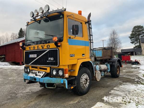 Lastbil Volvo F10 4x2 med plogfästen
