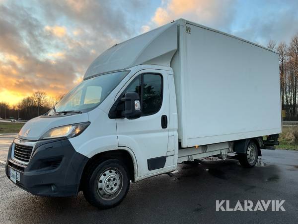 Skåpbil Peugeot Boxer med bakgavellyft