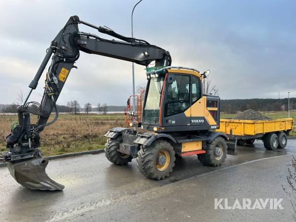 Grävmaskin Volvo EWR150E med vagn och planerskopa