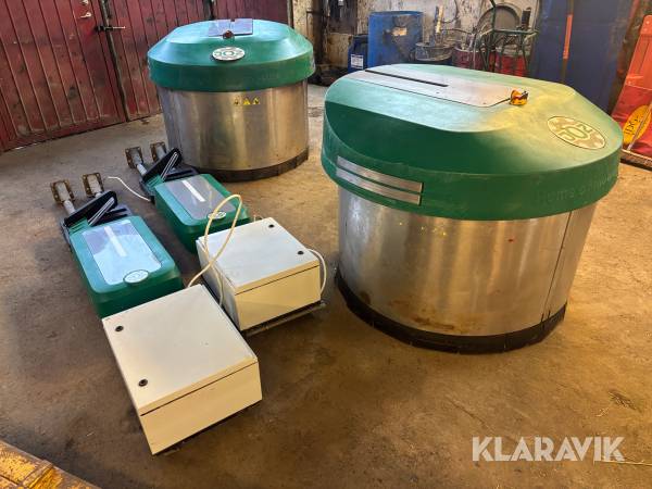 Foderinputtare JOZ Moov med tillhörande laddstationer