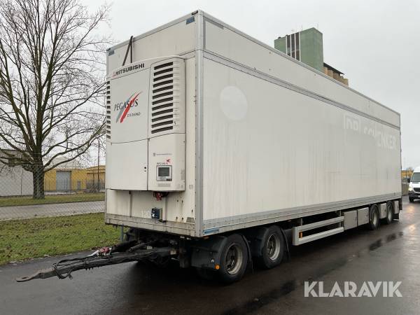 Släp Specialkarosser AB med dubbla lastplan och kylaggregat